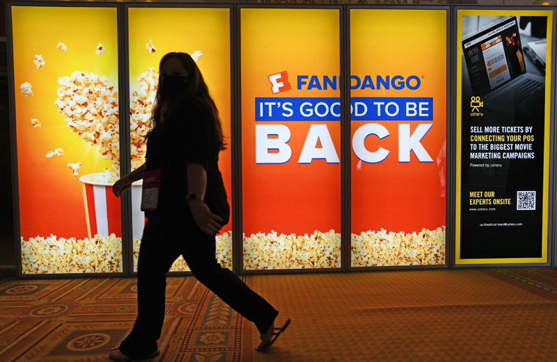 Fandango-signage-salutes-cinema