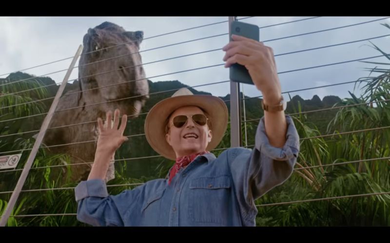 Sam Neill takes "Jurassic" selfie